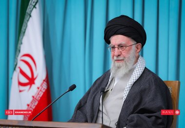 کارگردان بهترین مستند جشنواره تهران جایزه‌اش را به رهبر شهید اهدا کرد