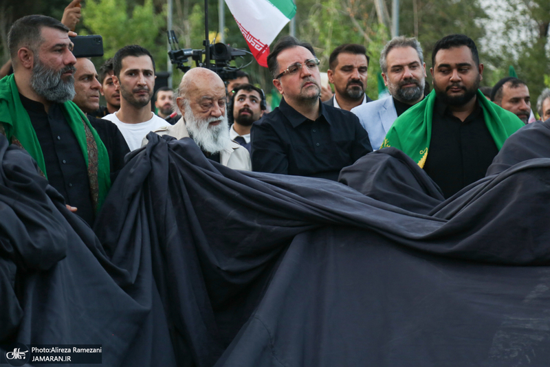 مراسم اهتزاز بزرگترين پرچم عزاداری در تهران