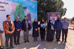 مراسم درختکاری در جوار حرم مطهر امام خمینی (س)