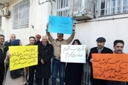 جمعی از معلمان مشهد خواستار پیگیری مطالبات صنفی خود شدند