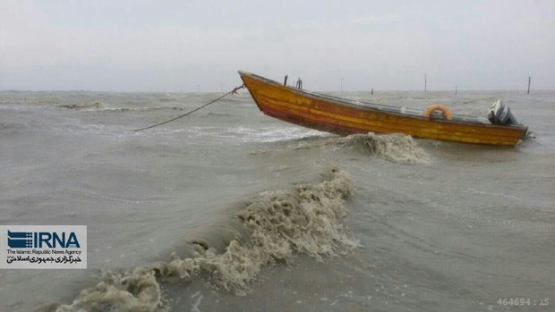 براثر واژگونی قایق درخزر 2 ماهیگیر گلستانی مفقود شدند