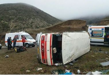 واژگونی مینی‌بوس در شهرستان آذرشهر ۲۳ مصدوم بر جای گذاشت