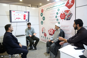بازدید رئیس موسسه تنظیم و نشر آثار امام خمینی(س) از نمایشگاه خط خون
