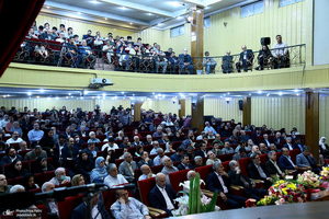 شب بزرگداشت «فرشاد مومنی»