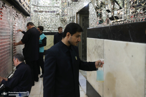 غباروبی ضریح مطهر حضرت عبدالعظیم حسنی (ع) و امام زاده حمزه (ع)