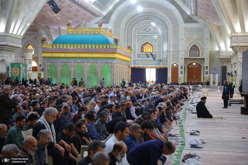 نماز ظهر و عصر روز ارتحال امام در حرم امام خمینی