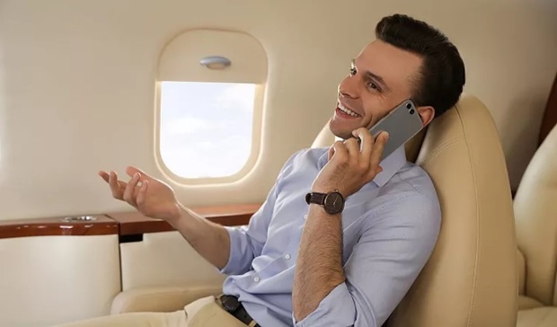 آیا رفع ممنوعیت استفاده از تلفن همراه در سفرهای هوایی خطرناک است؟