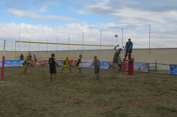 مسابقات والیبال ساحلی کارگران کشور در گنبدکاووس آغاز شد