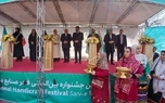 ظریف: ایران تا مردم را دارد، ضعیف نخواهد شد/ مردم ایران از هیچ، هنر، زیبایی و اقتصاد می‌آفرینند/ هنرهای دستی و صنایع دستی نشان‌دهنده امید به آینده است