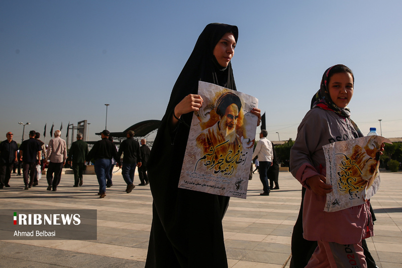 حضور مردم و مرزبندی با اقلیت اخلال‌گر مراسم ارتحال امام(س)