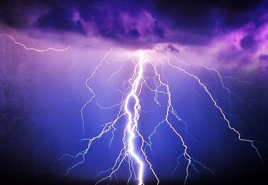 دو کشته و زخمی بر اثر صاعقه در کوه‌های بویراحمد