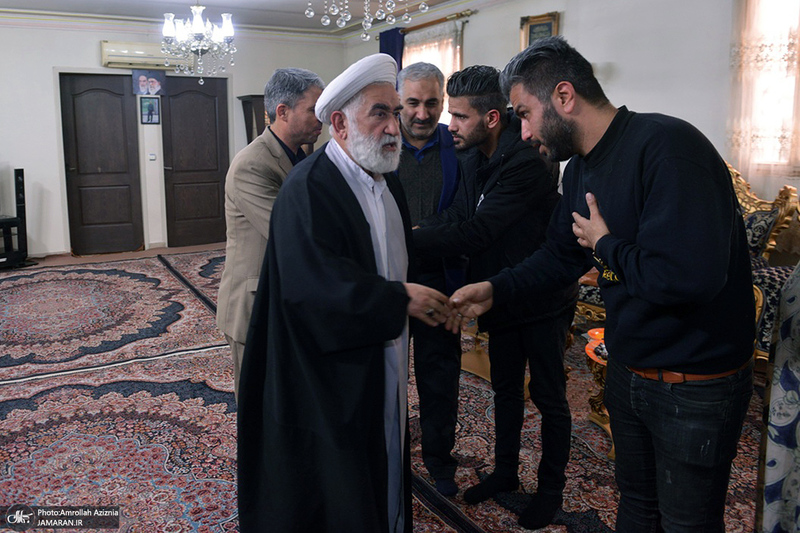 حضور رییس دفتر تولیت حرم مطهر حضرت امام خمینى(س) در منزل مرحوم ابوالفضل چزانی