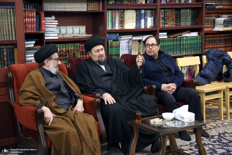 حضور جمعی از شخصیت های سیاسی در منزل مرحوم آیت الله موسوی بجنوردی (ره) -3