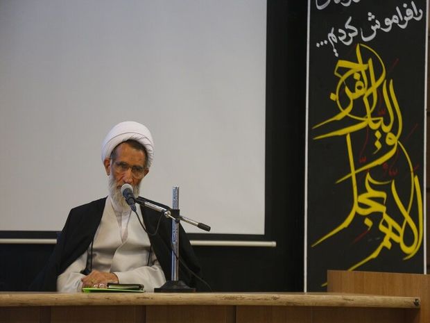 امام جمعه شهرکرد :وضعیت اقامه نماز در جامعه کنونی با حقیقت آن فاصله دارد