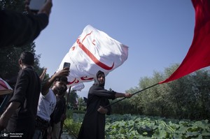 عزاداری سنتی کشمیری‌ها روی قایق