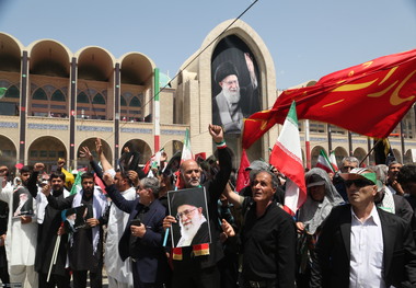 روزنامه آمریکایی: تشییع رهبر ایران نمادی از مخالفت با آمریکاست