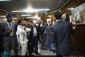 بازدیدی جمعی از شرکت کنندگان خارجی در سی و پنجمین دوره مسابقات بین المللی قرآن کریم ازبیت امام خمینی 