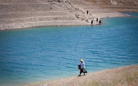 یک گردشگر در آب های زاینده رود در چادگان غرق شد