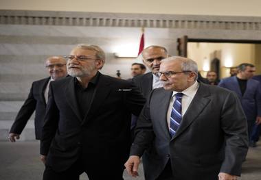 لحظه پرمعنی دیدار علی لاریجانی با نخست وزیر لبنان + عکس