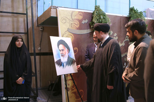 بازدید سیدحسن خمینی از  کارگاه طراحی زندگی سیاسی و عرفانی امام خمینی (ره) در حسینیه جماران