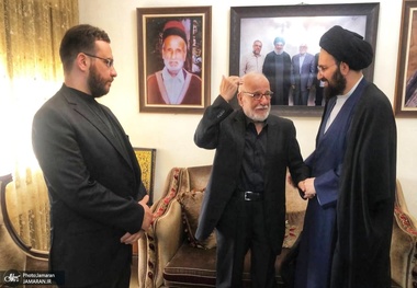 دیدار سید علی خمینی با پدر شهید نصرالله