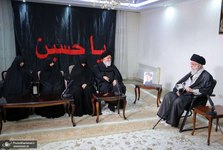 حضور رهبر انقلاب در منزل رئیس‌جمهور شهید رئیسی