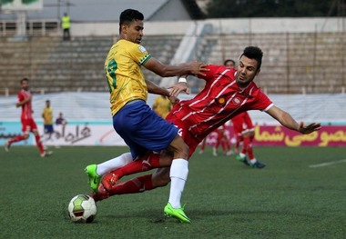بازی تیم های فوتبال سپیدرود رشت و سپاهان روز جمعه برگزار می شود