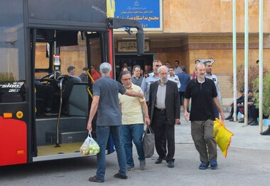 واکنش مصطفی تاجزاده به انتشار عکسی از انتقال وی و سایر زندانیان به زندان اوین