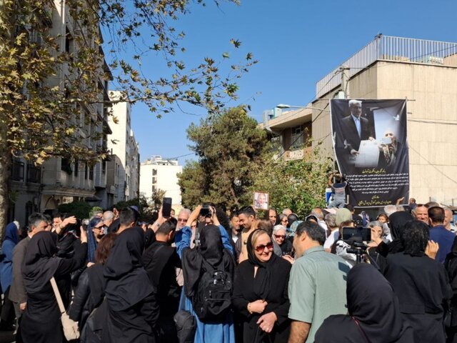 بدرقه ثمینه باغچه‌بان به خانه ابدی