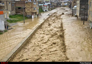 اعزام ۲۵۰ نیرو به خوزستان  نیروهای شهرداری و استانداری تهران در حال ساخت سیل‌بند در روستاهای اهواز و سوسنگرد هستند