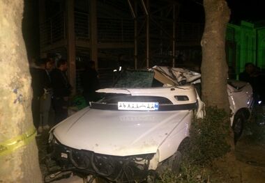 سرنشین تیبا در برخورد با پایه‌برق در آبادان جان باخت
