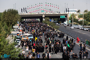 پیاده روی جاماندگان اربعین حسینی در تهران