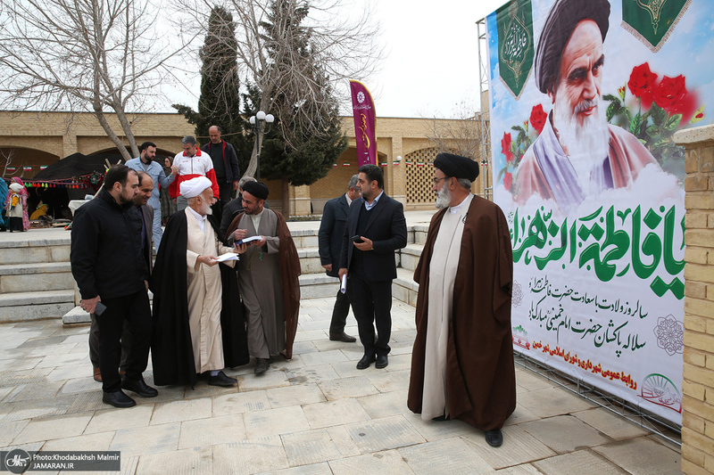 بازدید آیت الله دری نجف آبادی از نمایشگاه عکس امام دل‌ها‎