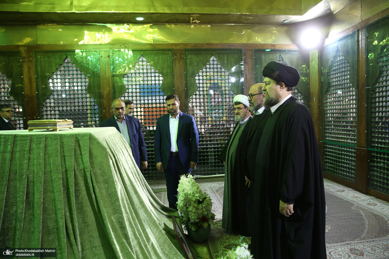 تجدیدمیثاق رئیس و جمعی از کارکنان بنیاد مستضعفان با امام راحل