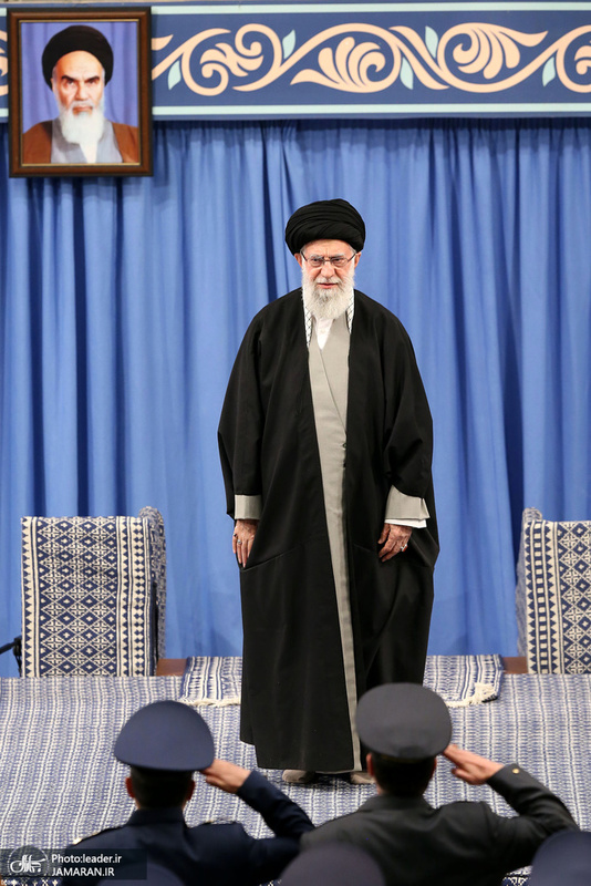 دیدار جمعی از فرماندهان و کارکنان نیروی هوایی ارتش با فرمانده معظم کل قوا