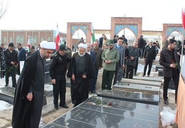 میهمانی لاله ها در گلزار شهدای خلخال برگزار شد