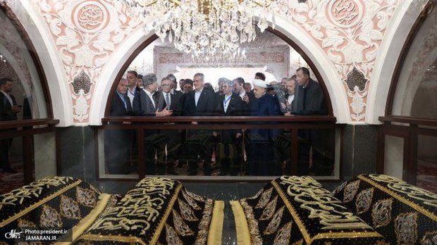 پزشکیان حرم حضرت بی‌بی هیبت (س) را در باکو زیارت کرد + عکس