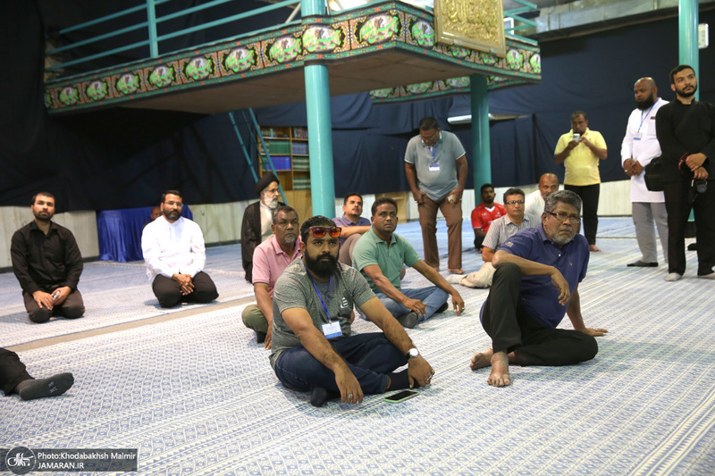 بازدید جمعی از وکلا و مسئولین دادگستری کشور سریلانکا از بیت امام خمینی (س) در جماران