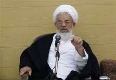 امام جمعه یزد: دشمنان کانون خانواده ها را نشانه گرفته اند