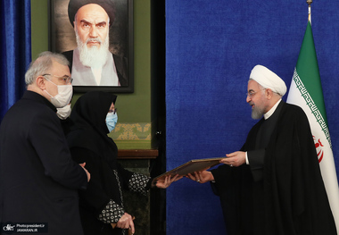 تقدیر روحانی از خانواده های سه شهید حوزه سلامت کشور