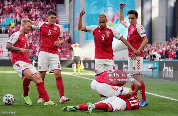 ایست قلبی ستاره اینتر در جریان مسابقه دانمارک - فنلاند| اتفاق تلخ برای اریکسن مقابل چشمان همسرش+ عکس و ویدیوی