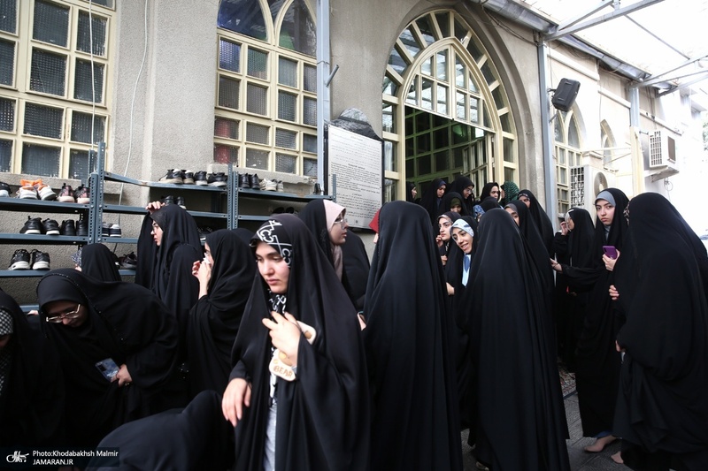 بازدید جمعی از داشجویان دانشگاه‌های آذربایجان شرقی از حسینیه جماران