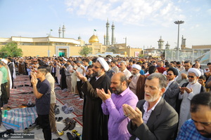نماز عید سعید فطر در حرم مطهر حضرت معضومه (س)