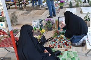 زیارت اهل غبور در آخرین پنجشنبه سال در بهشت زهرا (س) تهران