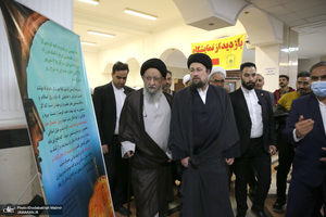 بازدید آیت الله نور مفید از نمایشگاه وکلای شرعی امام خمینی (س)