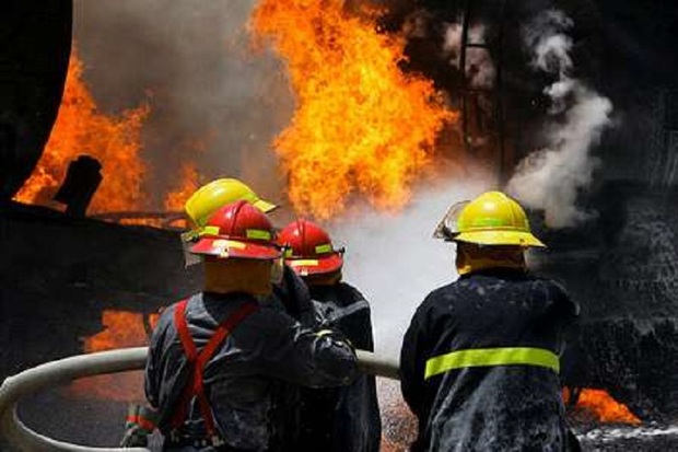 آتش سوزی در پردیس 24 نفر از ساکنان را محبوس کرد