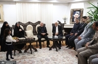 دیدار معاون اول رئیس‌جمهور با خانواده‌های  شهید رئیسی و شهید مالک رحمتی (8)