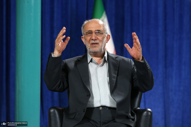 حسین علایی: در کودکی پشت سر امام نماز خواندم