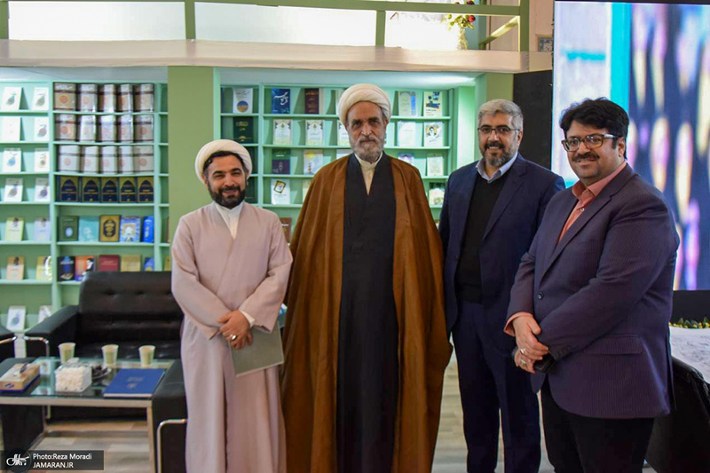 غرفه موسسه تنظیم و نشر آثار امام خمینی (س) در سی و سومین نمایشگاه بین المللی قرآن کریم-2
