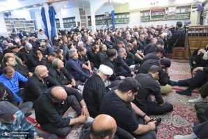 مراسم عزاداری ظهر عاشورا در دفتر آیت‌الله العظمی صانعی(ره)